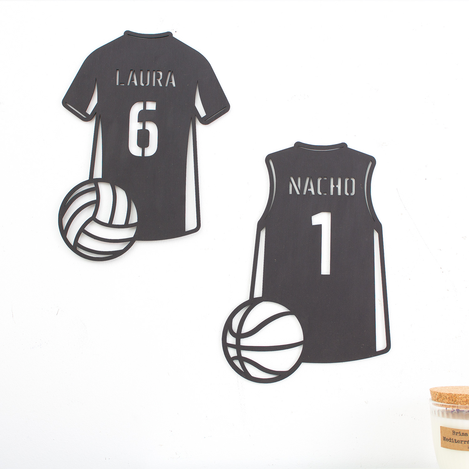 Camiseta-deportiva-personalizada-madera-pared